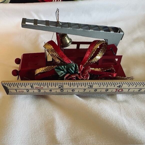 VTG Metal Red Fire Truck w/Ladder Flower Bow Ornament Christmas Holiday - Picture 9 of 14